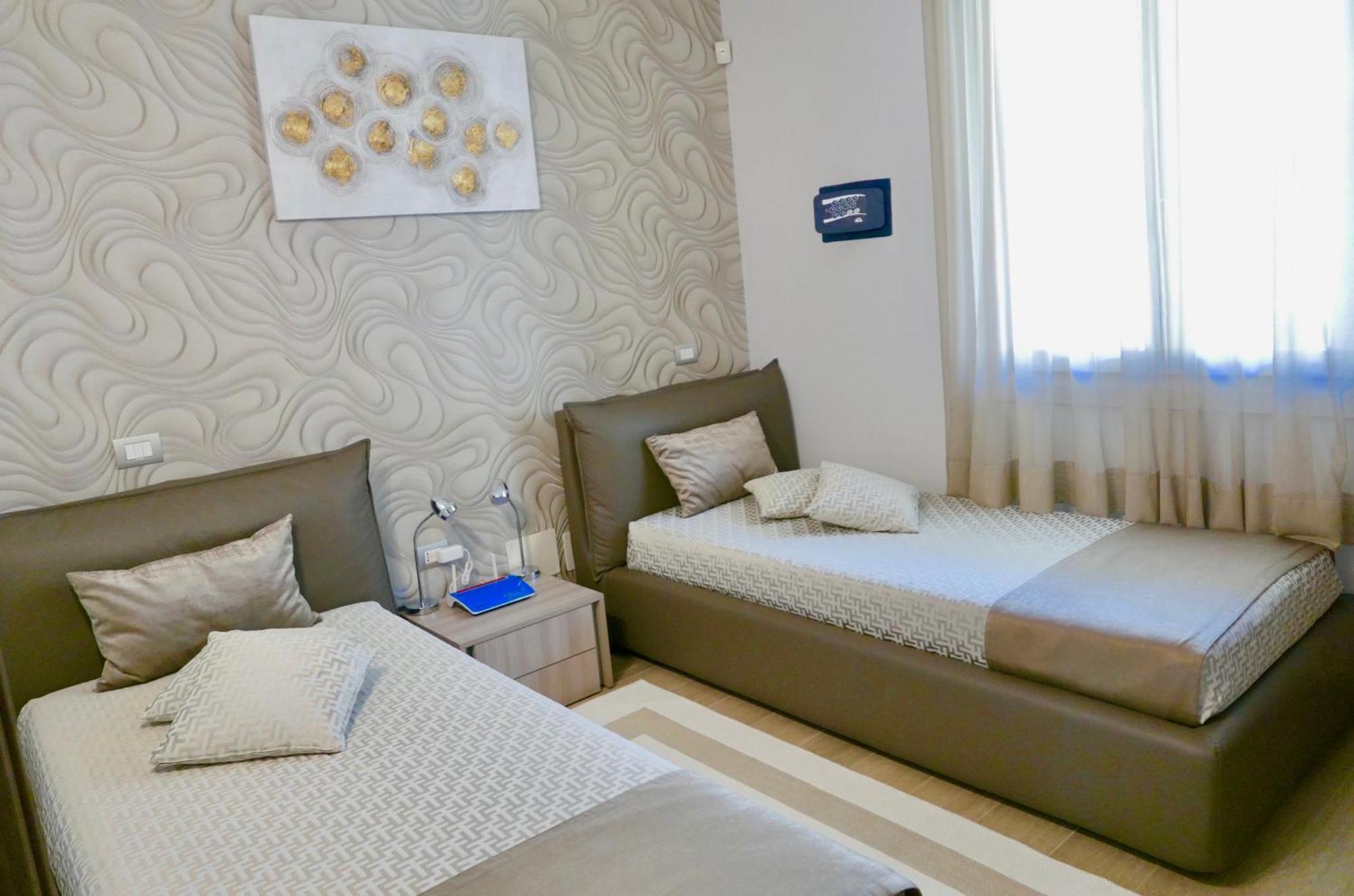 Phoenix Garda Hills Sirmione Luaran gambar
