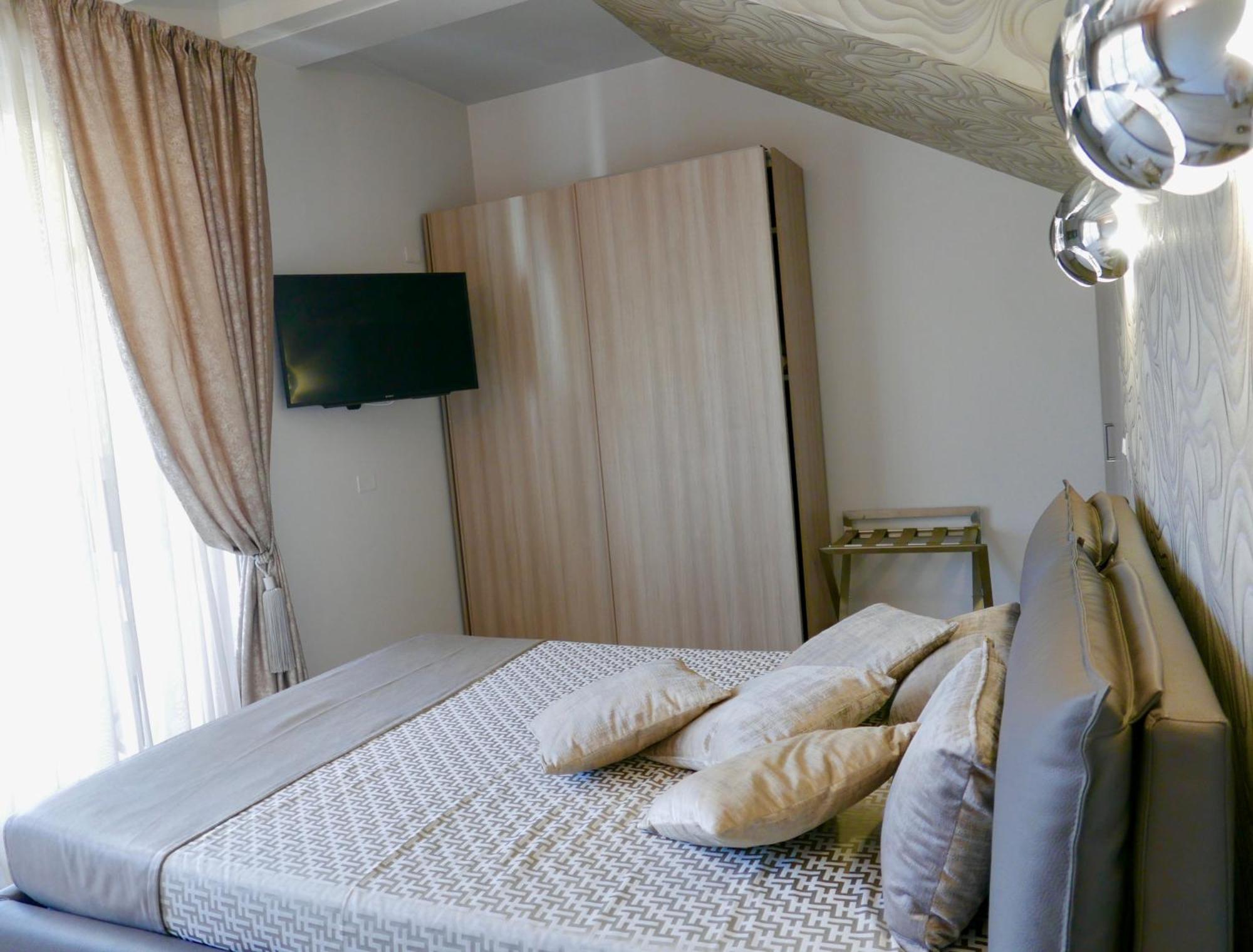 Phoenix Garda Hills Sirmione Luaran gambar