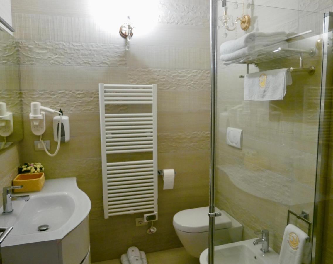 Phoenix Garda Hills Sirmione Luaran gambar